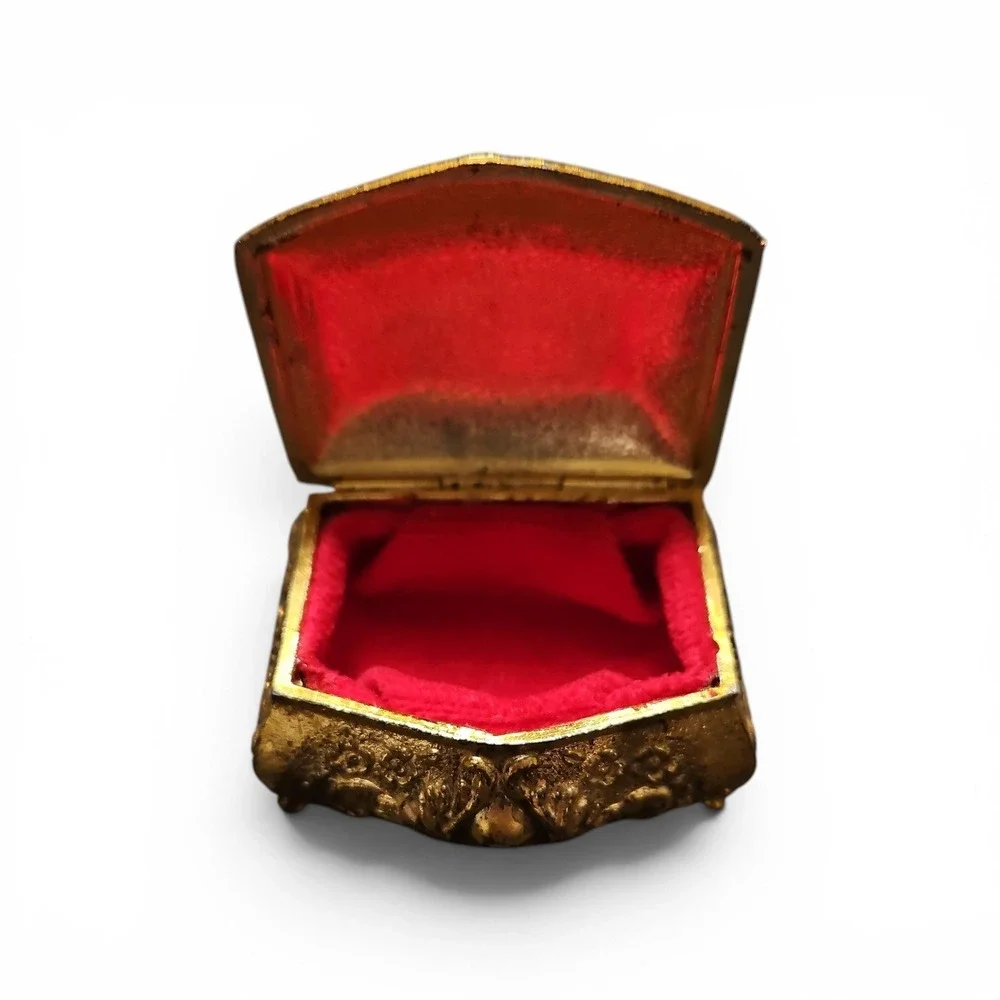Unbranded vintage gold